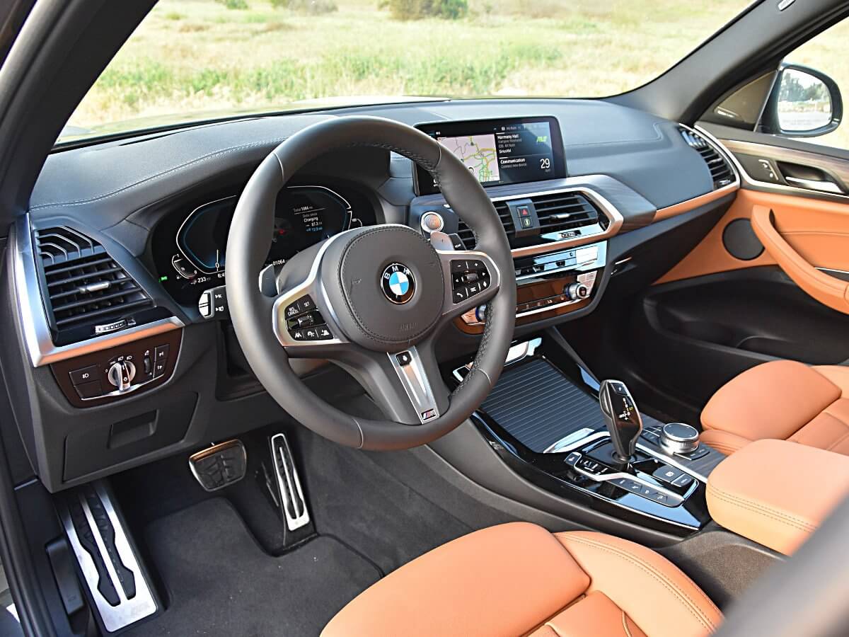 JDPA_2020-BMW-X3-Plug-in-Hybrid-Interior-Dashboard-Cognac-Leather.jpg