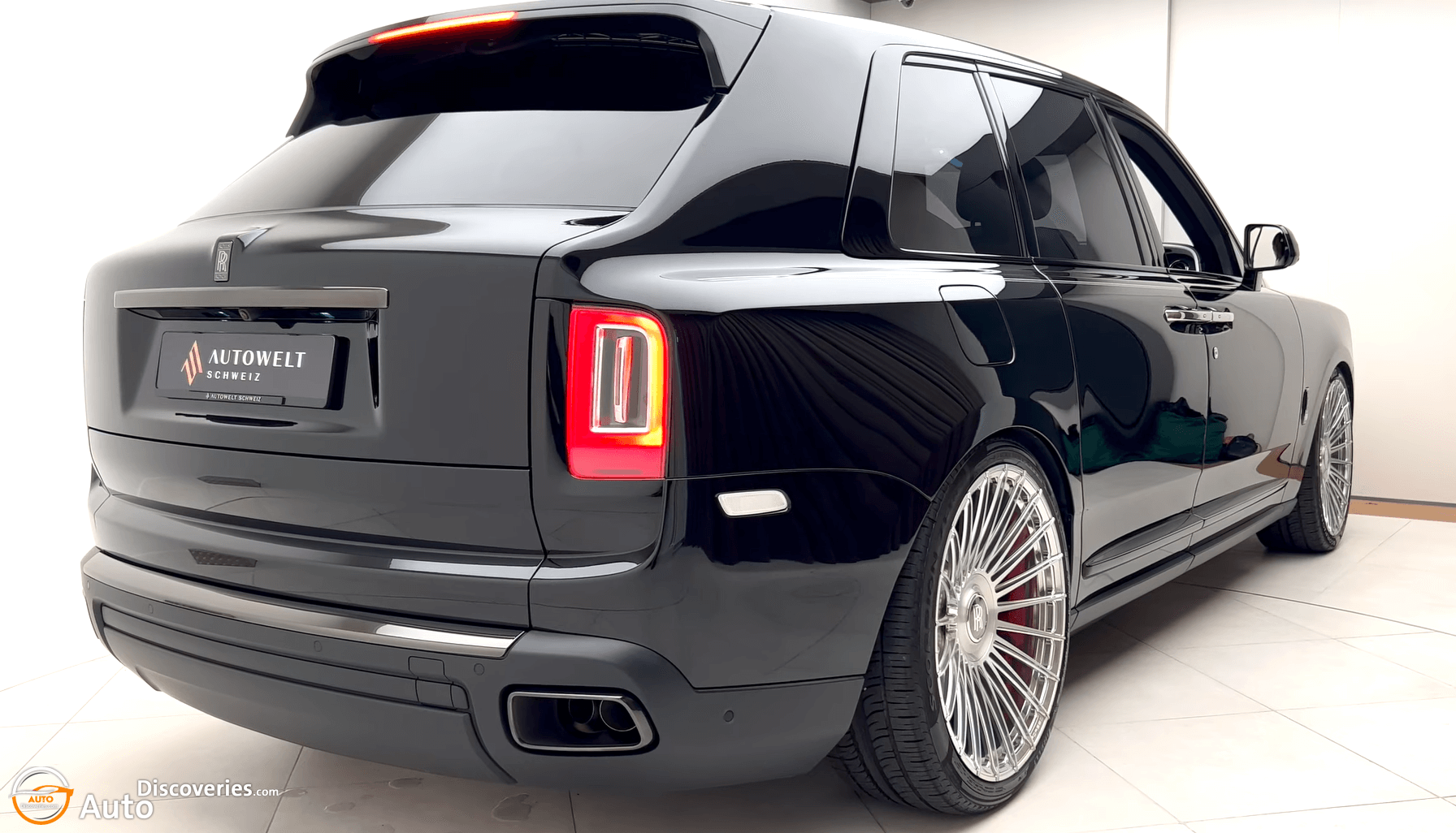 3-2022-04-07-11_45_45-1670-2022-Rolls-Royce-Cullinan-BLACK-BADGE-_-FULL-Ghost-Review-Interior-Exteri.png