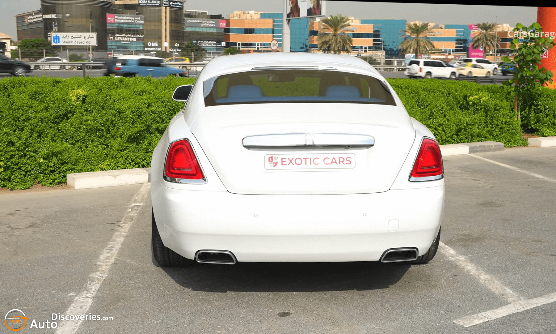 2022-05-12-14_50_18-191-2022-White-Rolls-Royce-Wraith-Super-Luxury-Coupe-in-Detail-YouTube-1.png